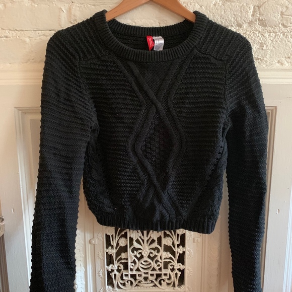 H&M Sweaters - Cableknit Crop Sweater H&M Sweaters - Cableknit Crop Sweater